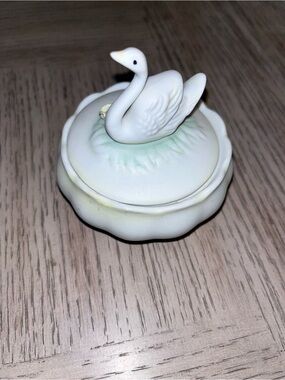 VTG Toma Porcelain Bisque Swan Trinket Box Lidded Jar